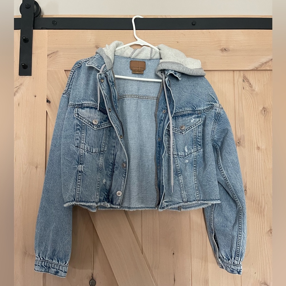 Cropped & hooded denim American Eagle jacket